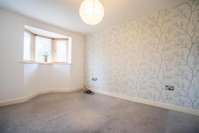 5 bed Detached to rent Image 10