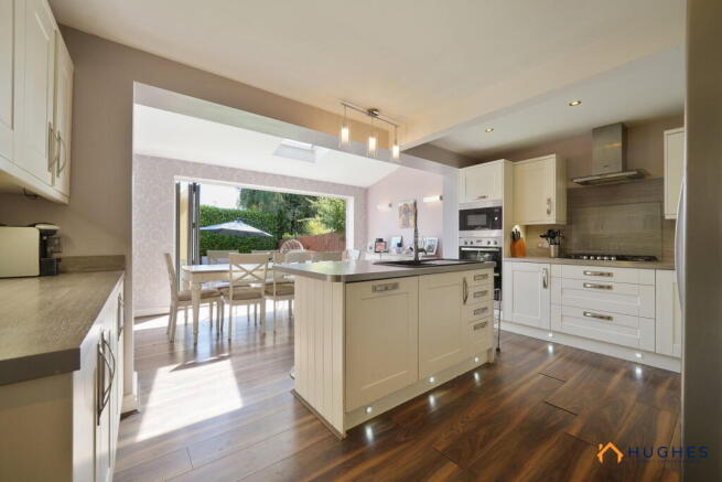 4 bed Detached for sale Image 5