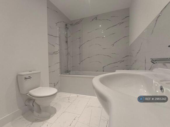 2 bed Terraced to rent Image 5