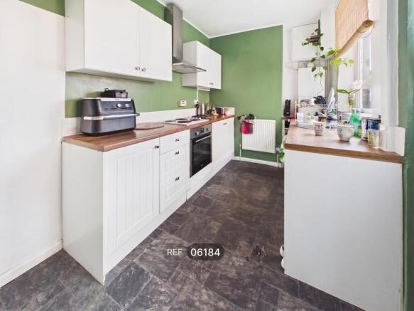 2 bed Terraced to rent Image 6