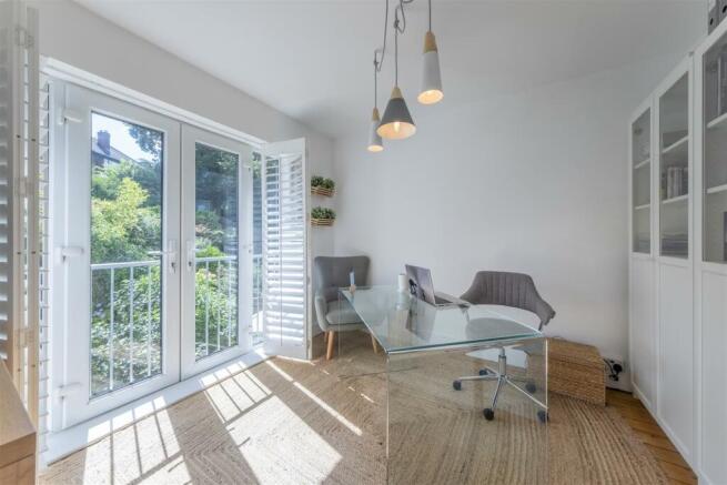 4 Holford Crescent-018.JPG