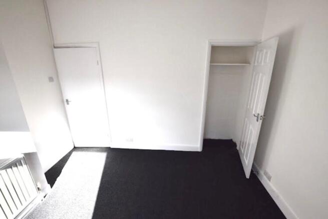 2 bed Terraced to rent Image 5