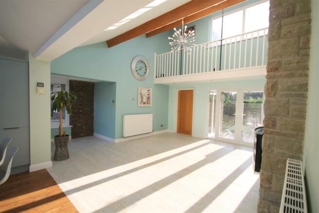 Dining Area.JPG