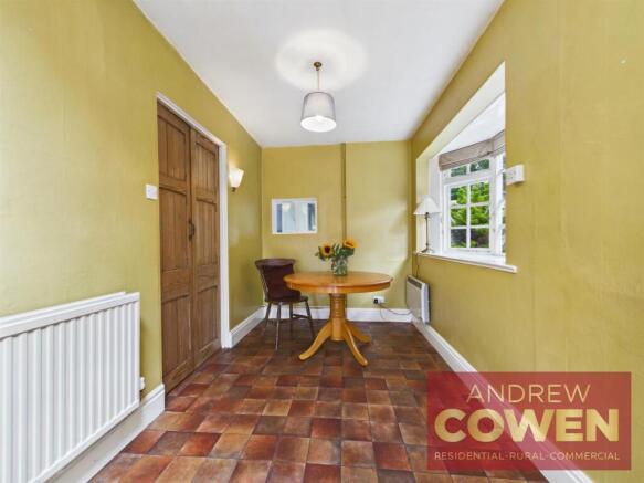 4 bed House for sale Image 9