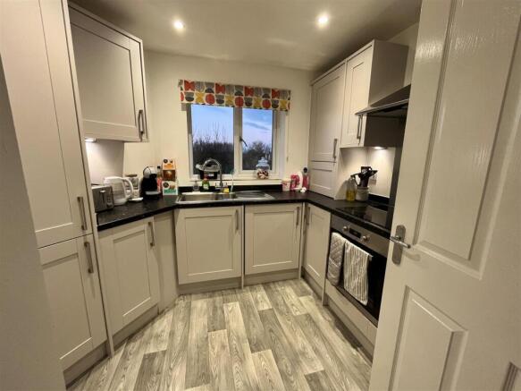 Kitchen 2.jpg