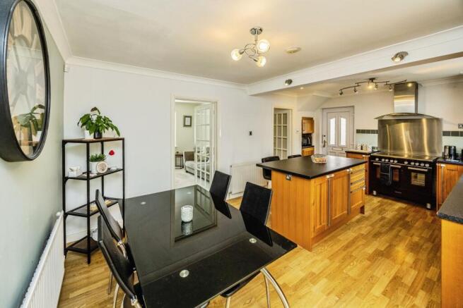 3 bed Semi-Detached for sale Image 5