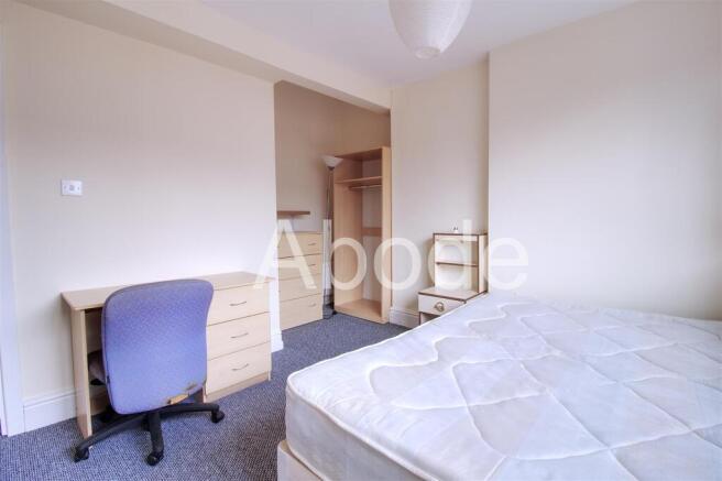 5 bed House to rent Image 6