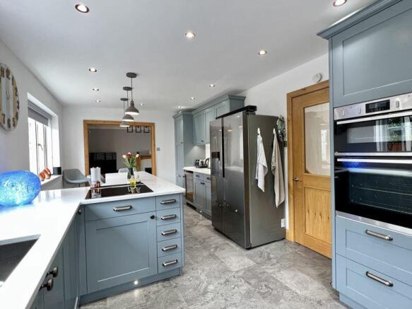 KITCHEN BREAKFAST ROOM