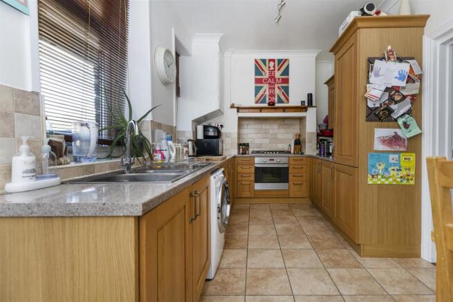 Kitchen/ Dining Room