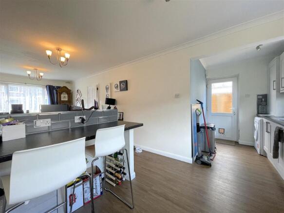 Kitchen:Dining Area (2).jpeg