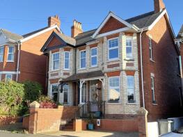 8, Ryll Grove, Exmouth EX8 1TX