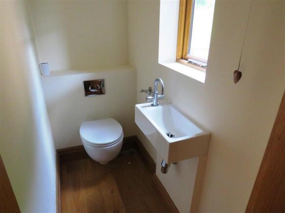 Cloakroom/wc