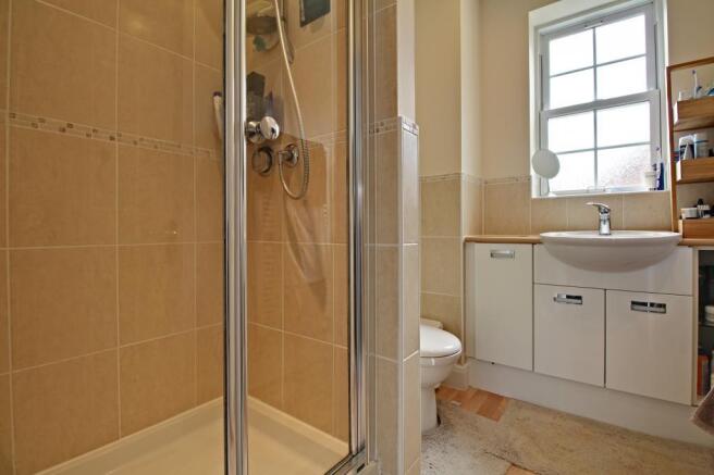 Ensuite to Bed 1