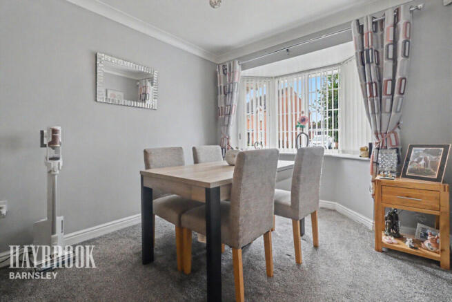 4 bed Detached for sale Image 6