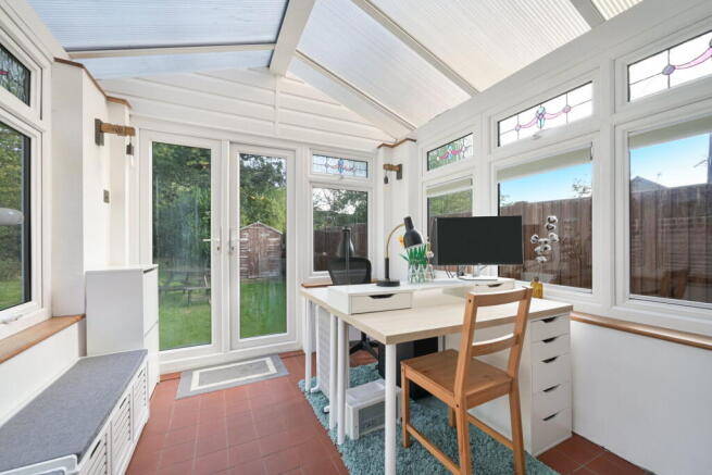 Holland Crescent, Oxted, RH8 9NL photo 4