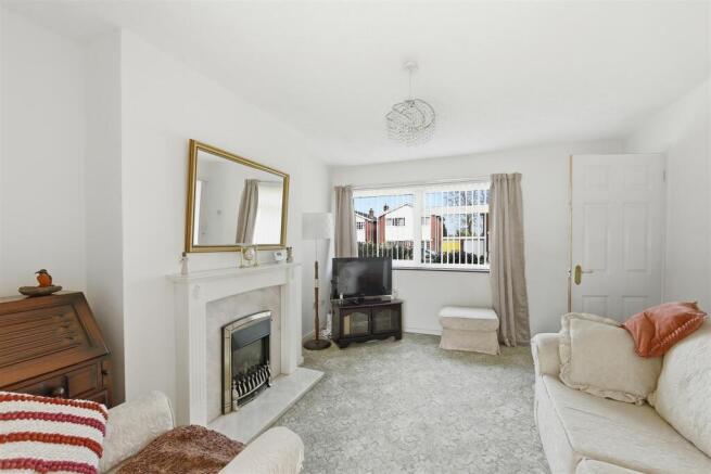 Living Room 003.JPG