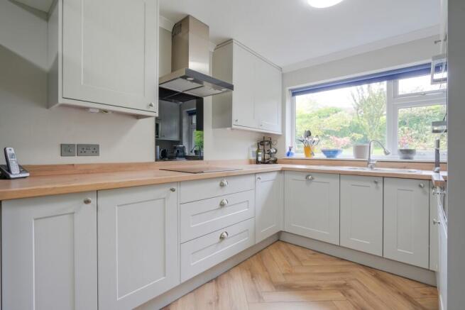 4 bed Semi-Detached for sale Image 11
