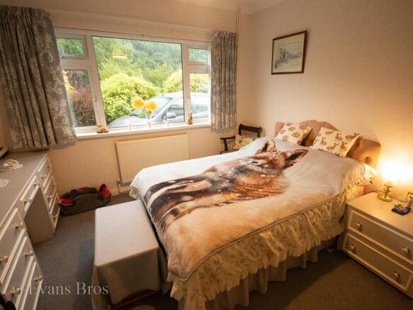 FRONT DOUBLE BEDROOM 1