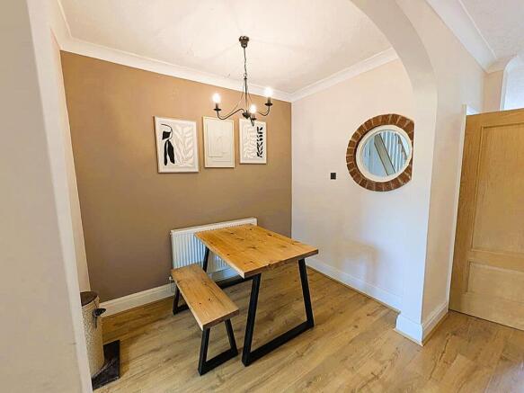 4 bed Semi-Detached for sale Image 4