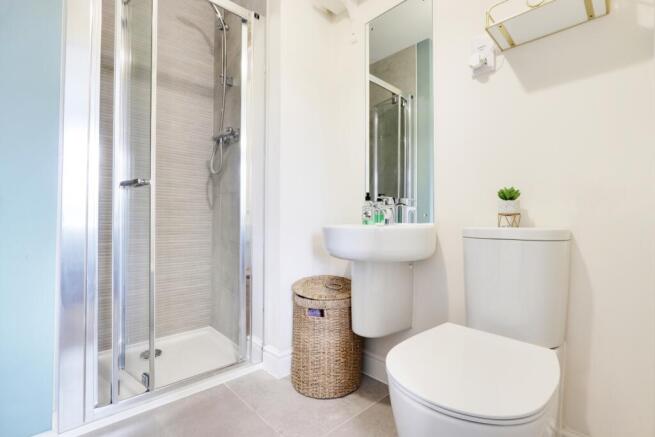Ensuite to Bedroom 1