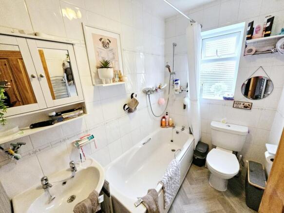 2 bed Flat for sale Image 9
