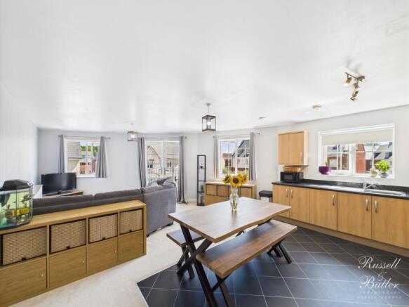 CAM01995G0-PR0329-STILL005