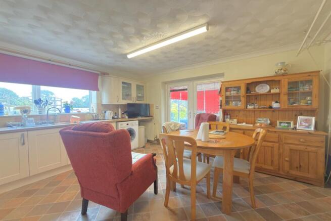3 bed Bungalow for sale Image 10