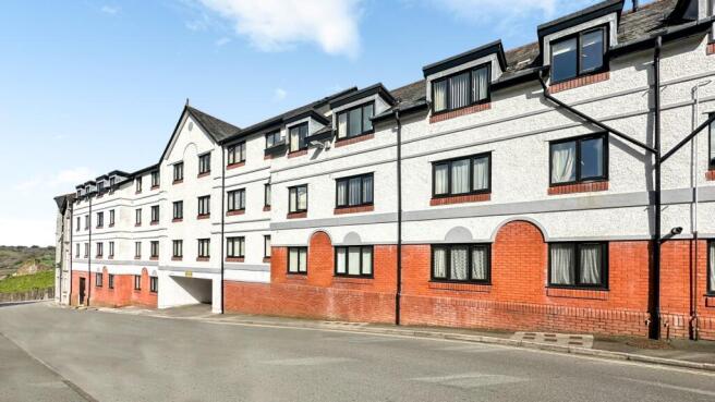 2-bed flat on Launceston, Cornwall, PL15, £75,000