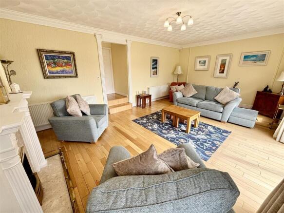 5 bed Detached for sale Image 6