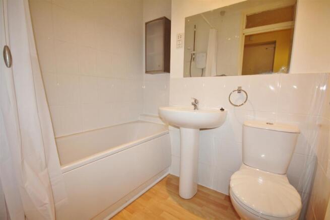 BATHROOM (2).jpg