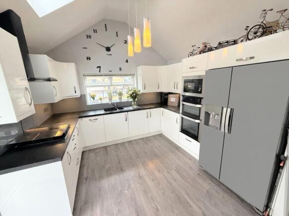 2 bed Semi-Detached Bungalow for sale Image 8