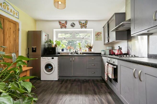 3 bed Semi-Detached for sale Image 5