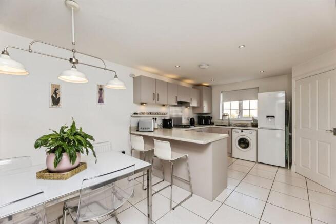 3 bed Semi-Detached for sale Image 8