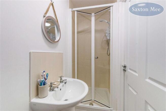 EN-SUITE SHOWER ROOM