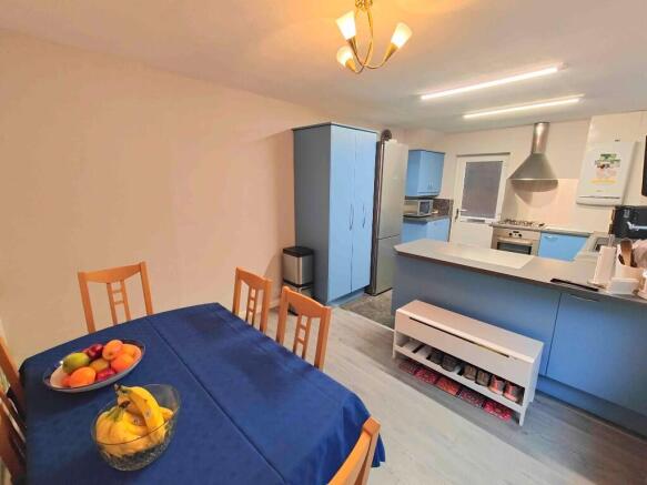 3 bed Semi-Detached for sale Image 12