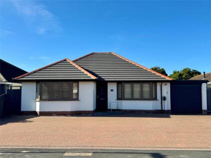 Heathy Close, Barton On Sea, Hampshire, BH25