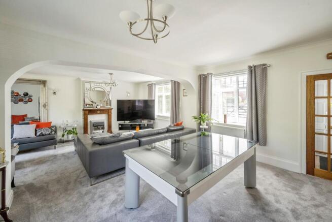 Lounge/Dining Room