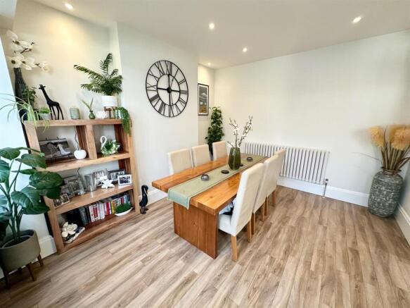 3 bed Semi-Detached for sale Image 8