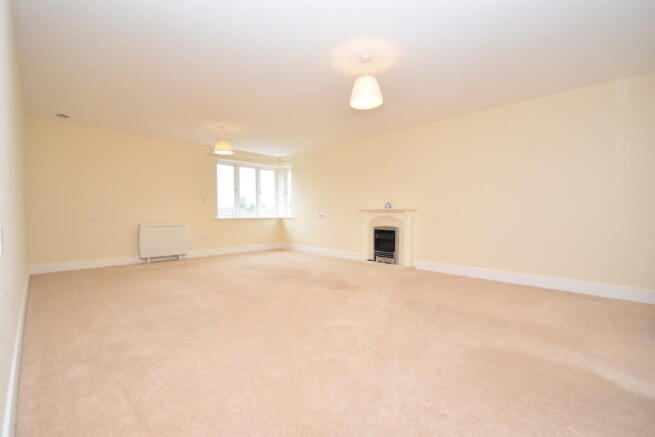 Lounge/Dining Roo...