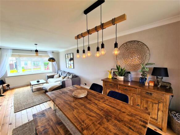 LOUNGE / DINER