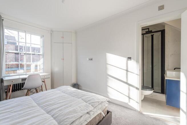 4 bed Town House for sale Image 8