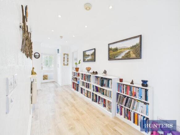 3 bed Flat for sale Image 7