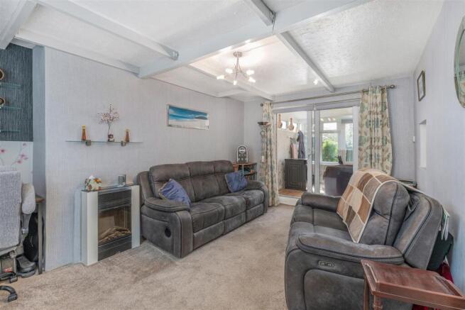 10 St George's Crescent, Banbury-8.jpg