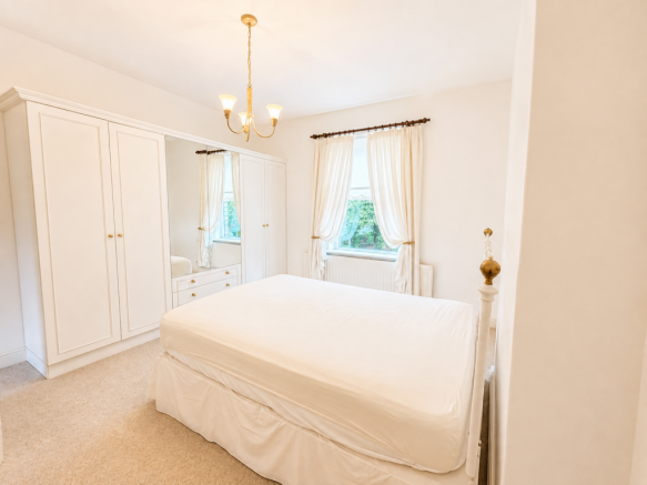4 bed Detached for sale Image 9