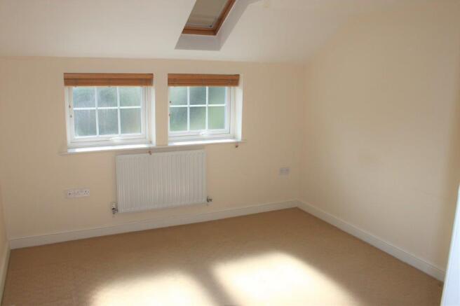 DOUBLE BEDROOM