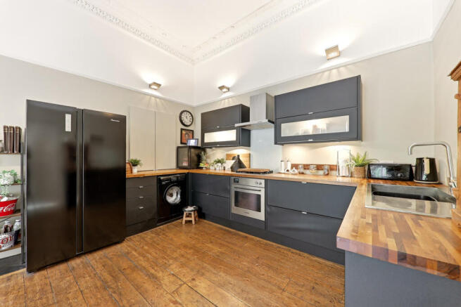 3 bed Apartment for sale Image 6