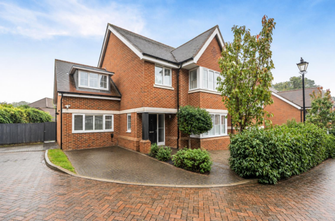 Clean brick driveway and front path-2.png