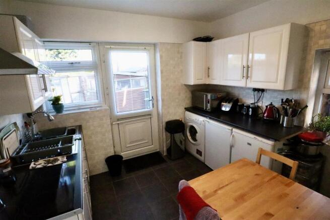 Kitchen 1.JPG