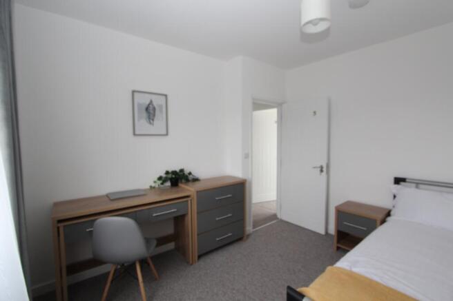 A well-appointed double bedroom featuring a com...