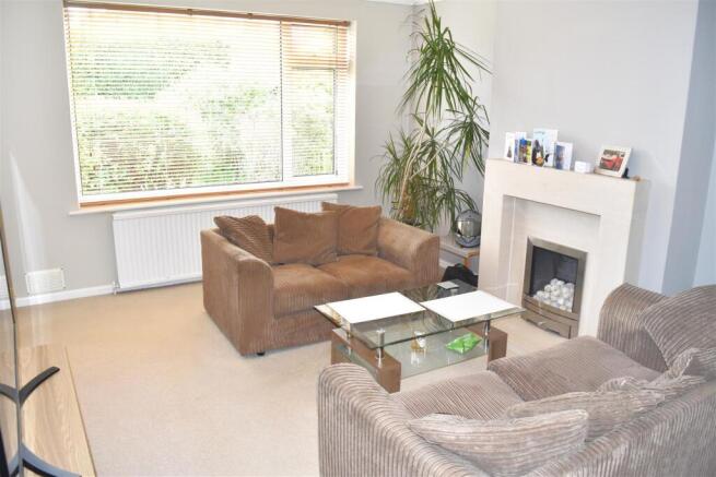 2 bed Semi-Detached Bungalow to rent Image 7